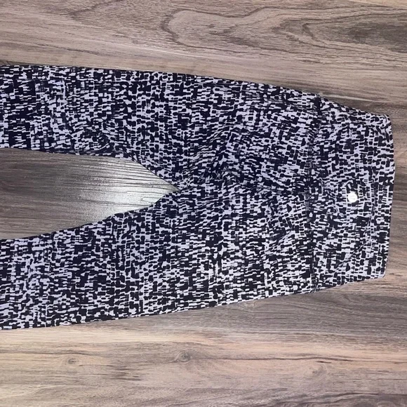 Lululemon align pant 25” black and white size 4 - Picture 7 of 9